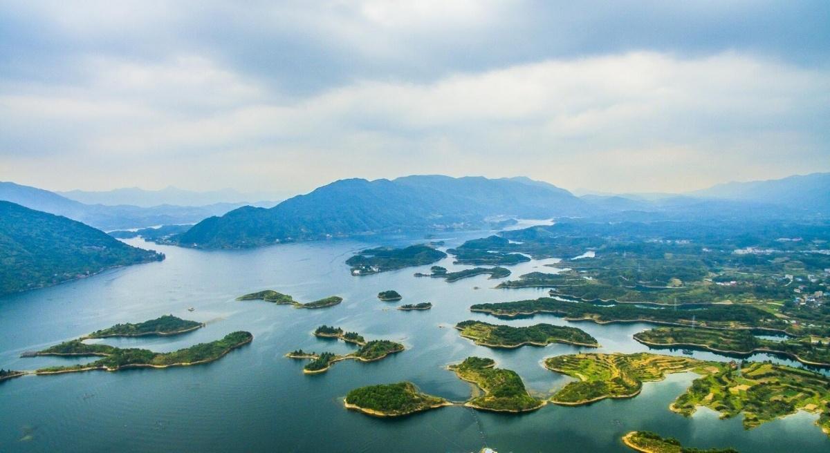 荆楚大地，湖北，美丽与坚韧的象征
